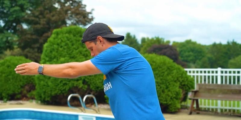 游泳时的小技巧与品德培养(培养游泳技巧,塑造品德修养)