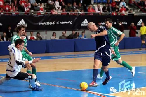 室内五人制足球竞赛规则:裁判员职责与比赛