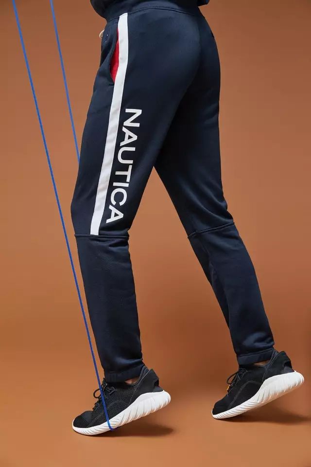 五种约会场景下的男士穿搭指南:如何用裤子